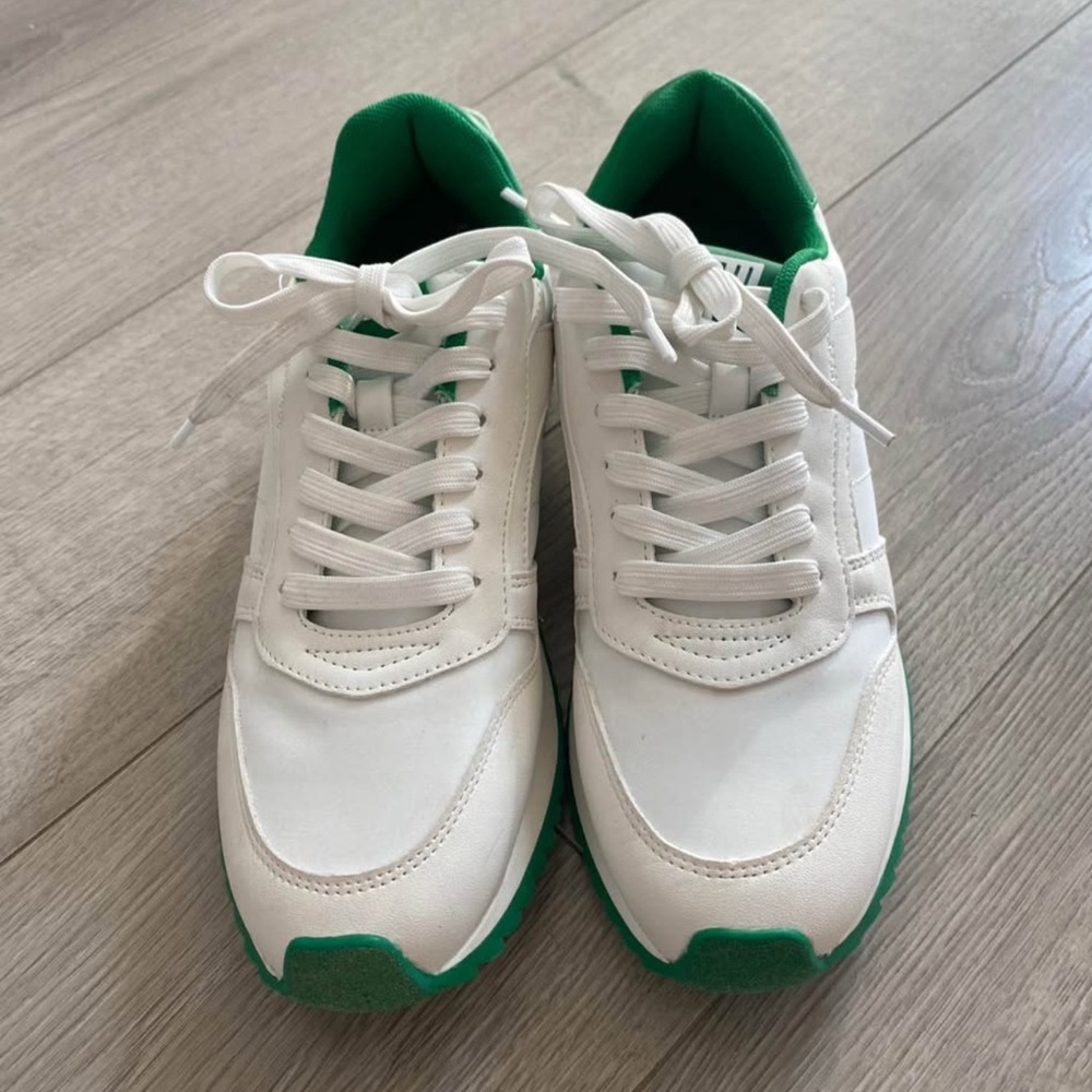 Steve Madden White and Green Sneakers